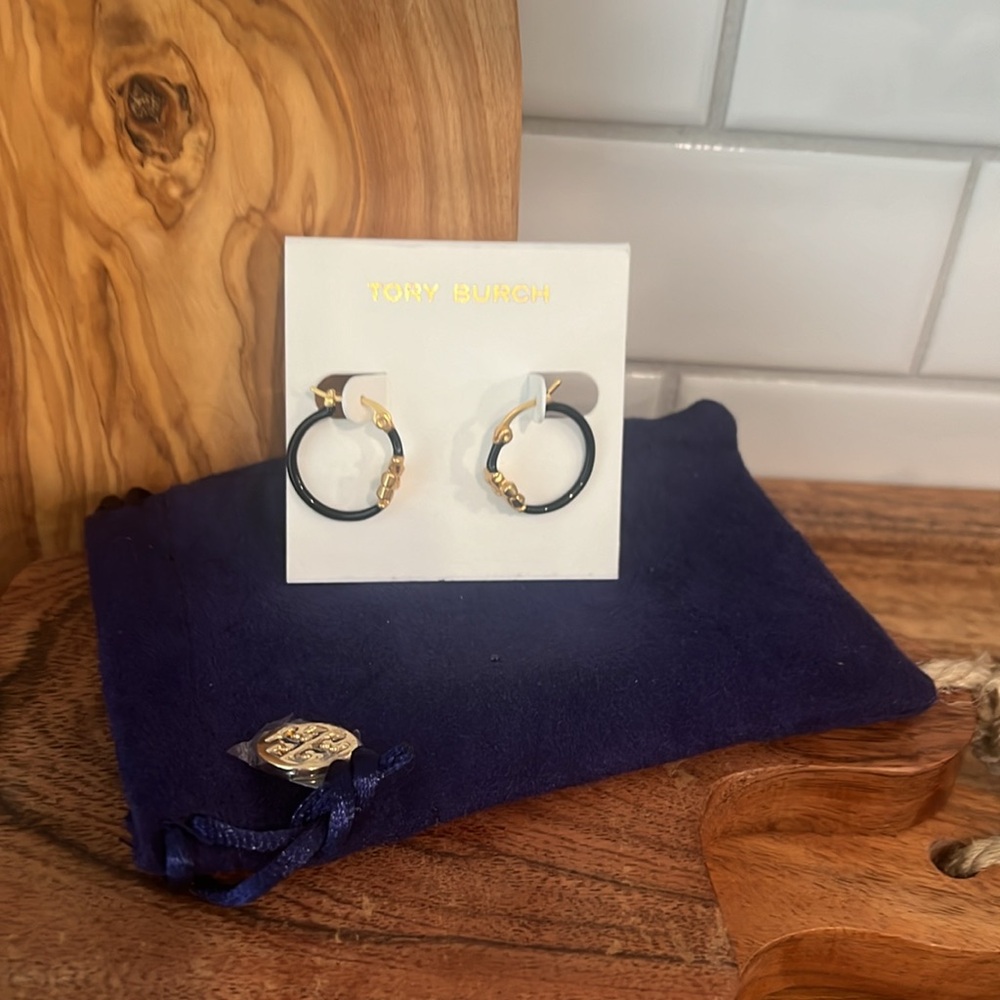 Tory Burch Small Hoop. - Picture 16 of 16